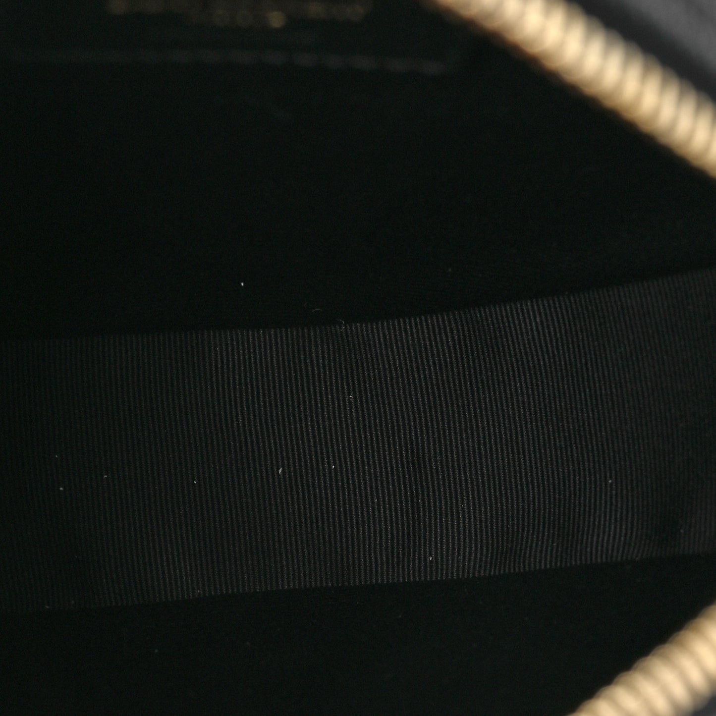 Grain De Poudre Matelasse Chevron Quilted Round Vinyle Camera Bag Black