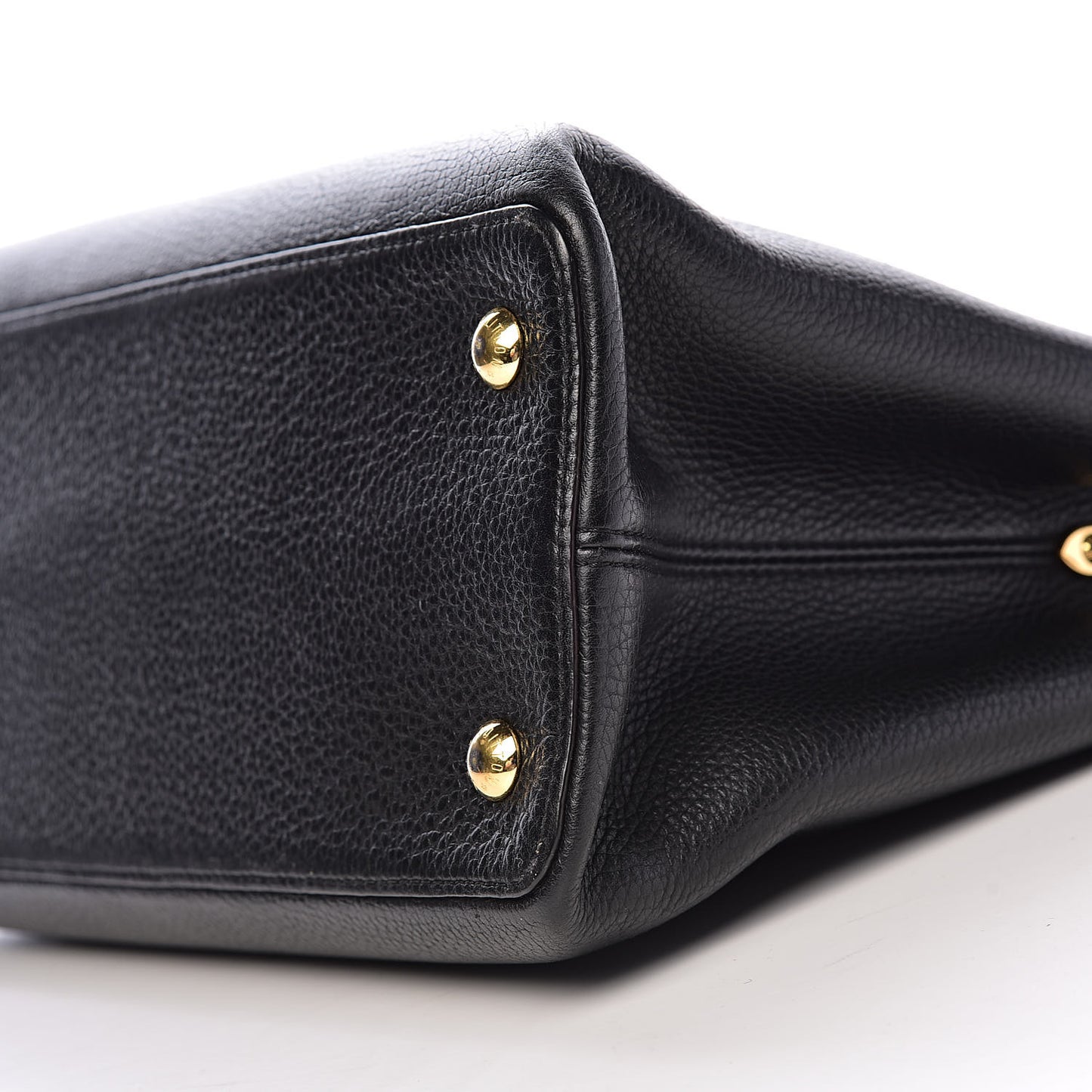 Taurillon Capucines MM Black