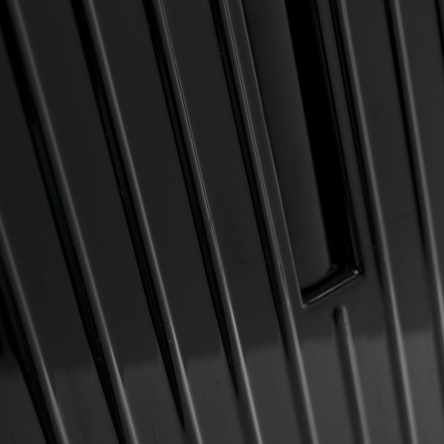 Gloss Polycarbonate Essential Lite Check-In L Black