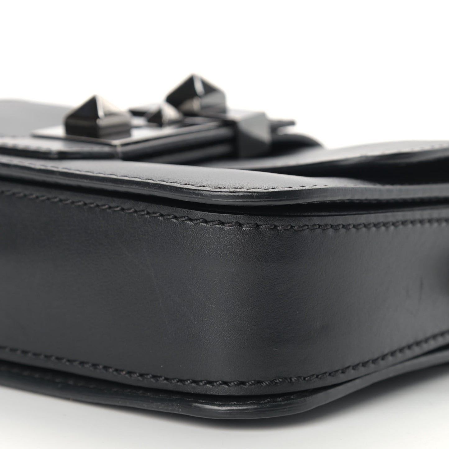Vitello B-Rockstud Flap Black