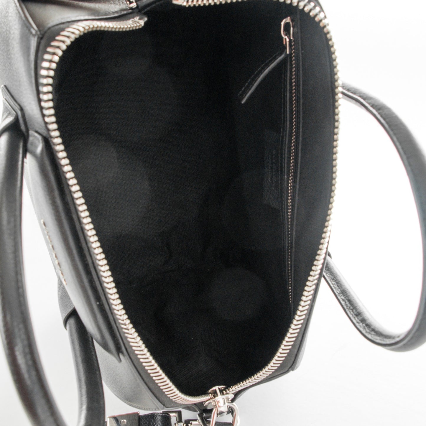 Sugar Goatskin Medium Antigona Black