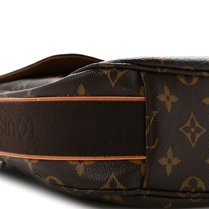 Louis Vuitton Monogram Beaubourg MM Messenger Bag 9 of 11
