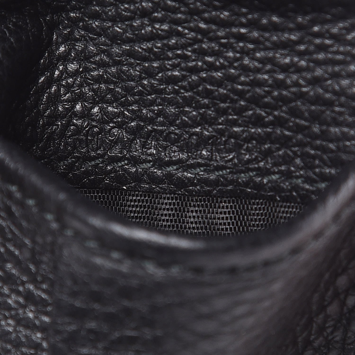 Gucci Cripto Calfskin Logo Bi-Fold Short Wallet Black Grege 7 of 7