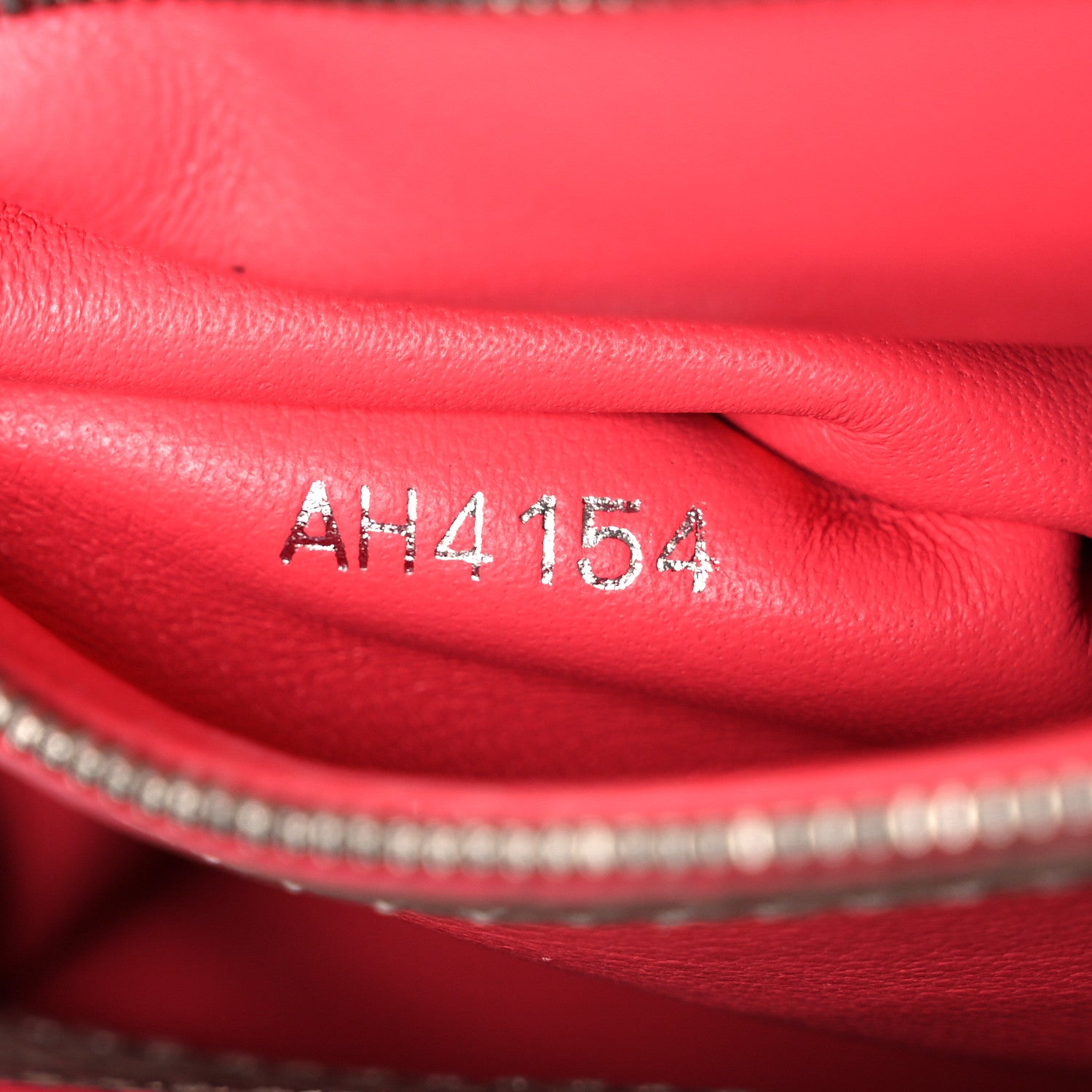 Louis Vuitton Taurillon Capucines BB Galet Litchi 8 of 14