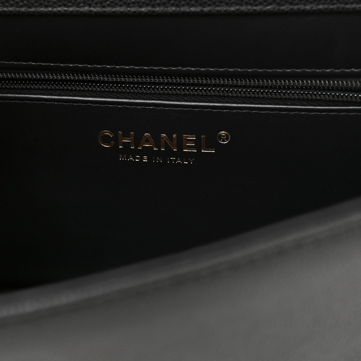 Shiny Caviar Small Preppy Shoulder Bag Black