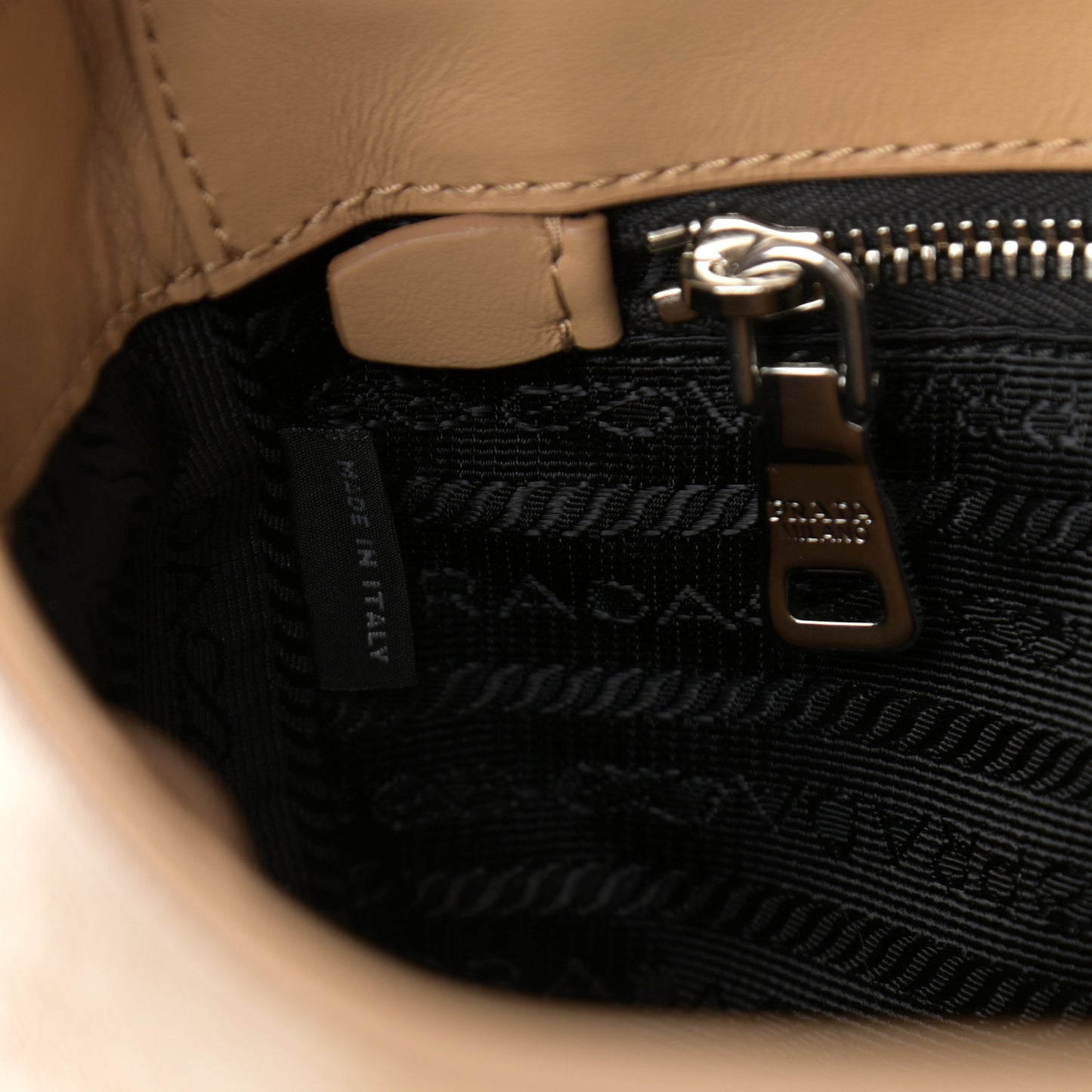 Saffiano Vernice Flap Chain Crossbody Bag Sabbia