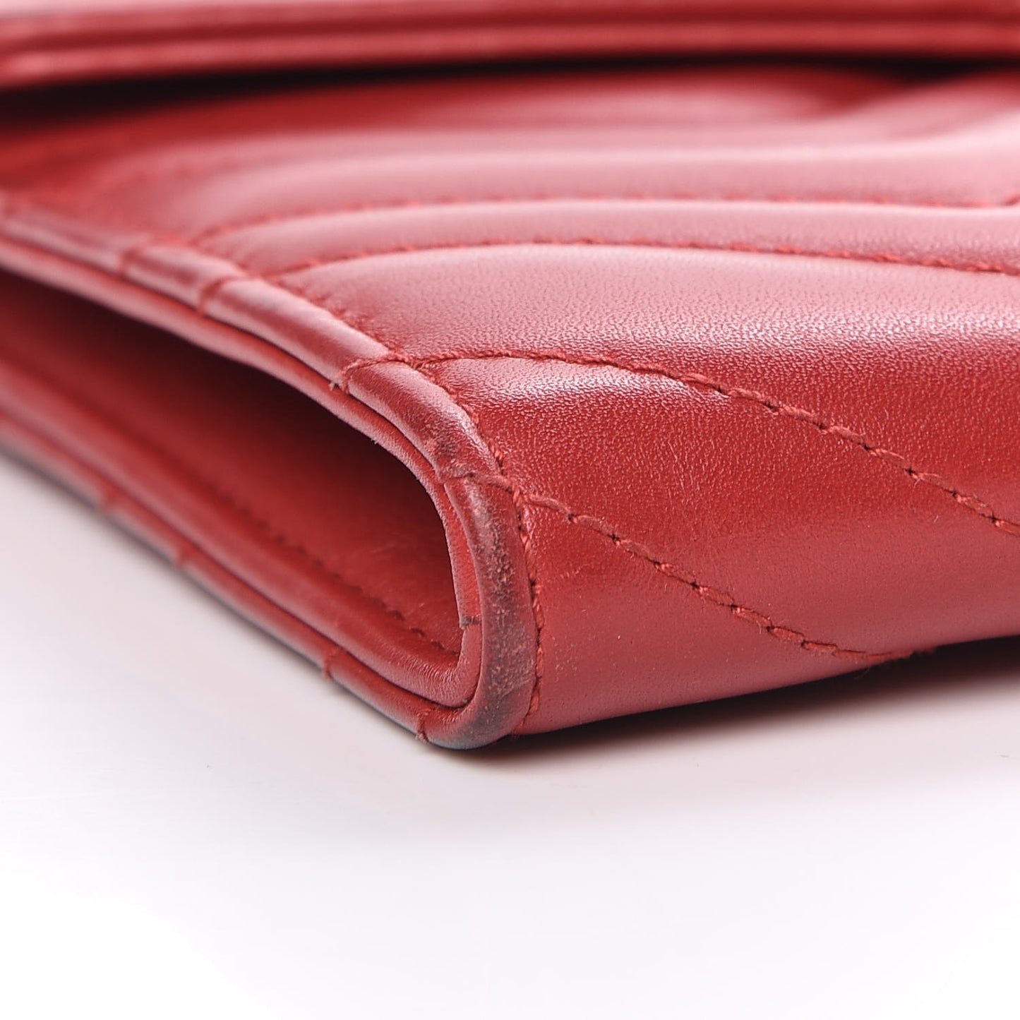 Calfskin Matelasse Mini GG Marmont Chain Wallet Hibiscus Red
