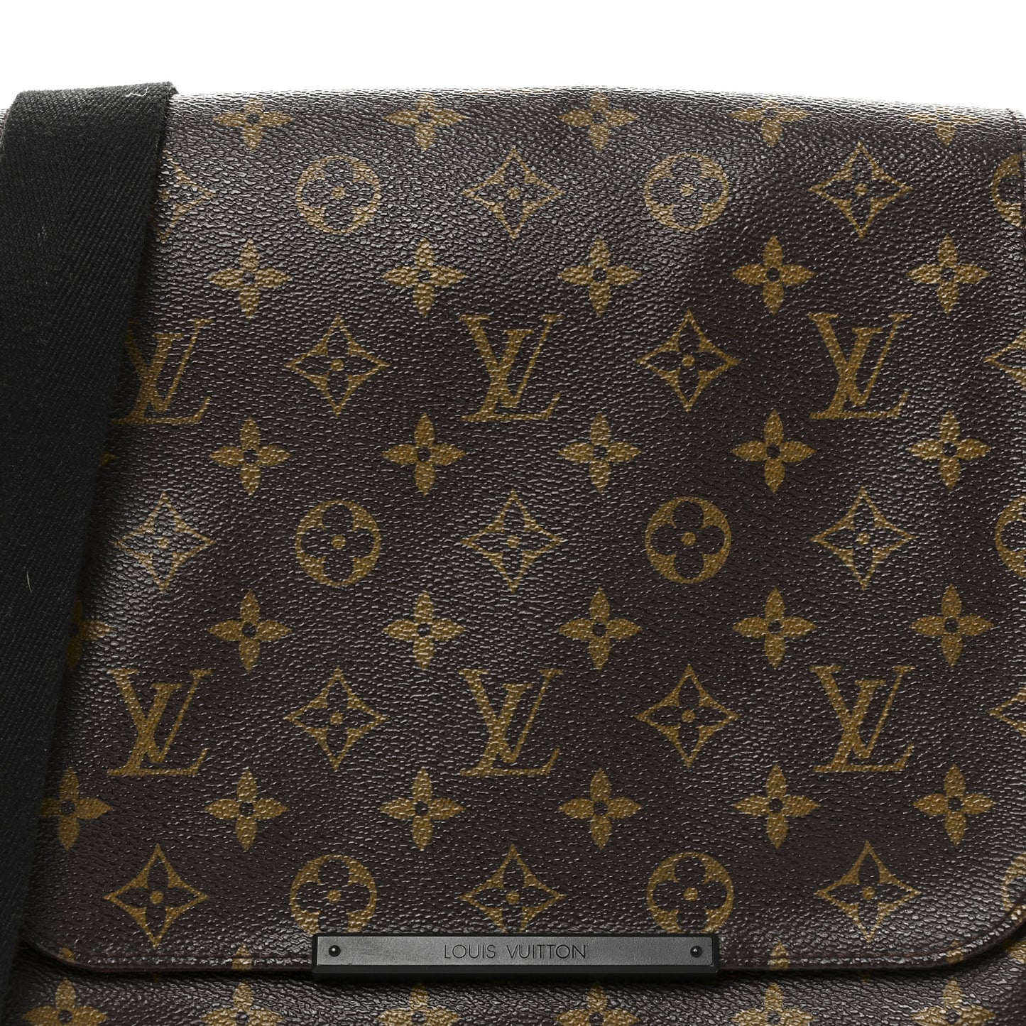 Monogram Macassar District PM