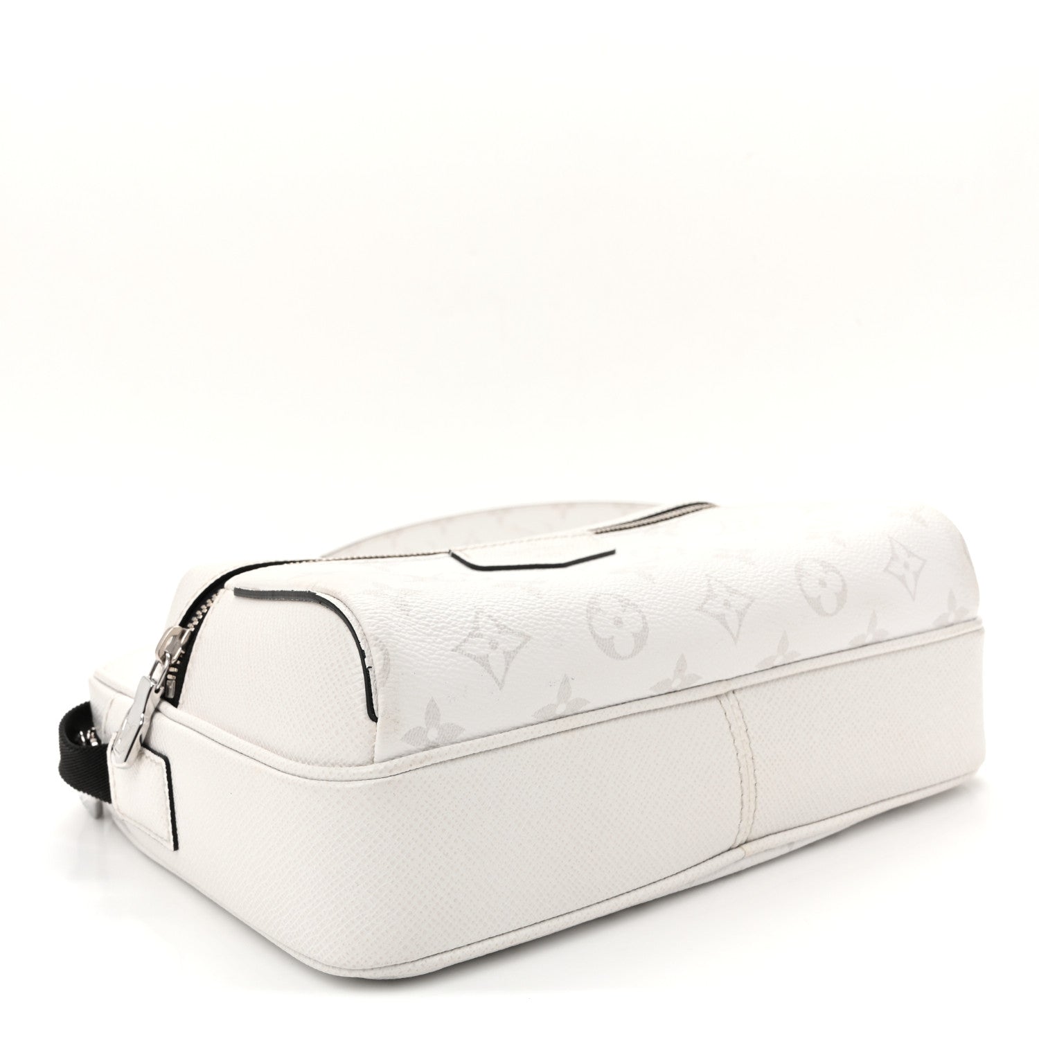 Louis Vuitton Taigarama Outdoor Messenger Antartica 1921360