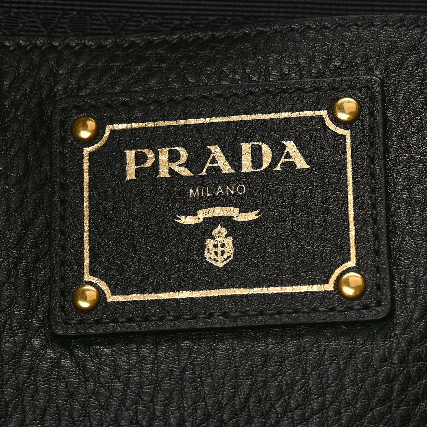 Vitello Daino Side Zip Tote Black