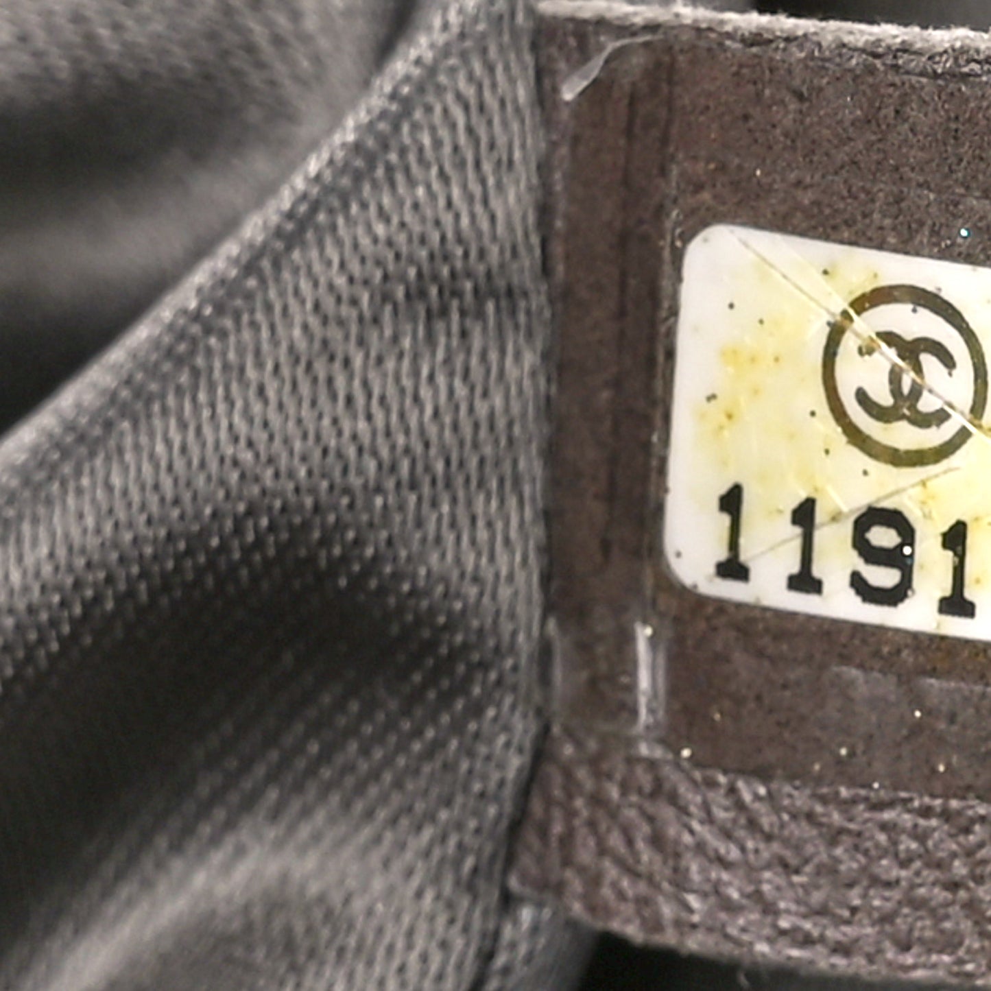 Crinkled Patent Modern Chain Flap Black