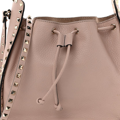 Valentino Garavani Grained Calfskin Rockstud Bucket Bag Poudre 7 of 9
