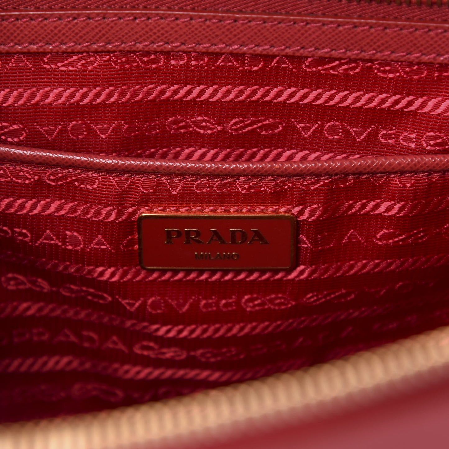 Saffiano Medium Galleria Double Zip Tote Fuoco