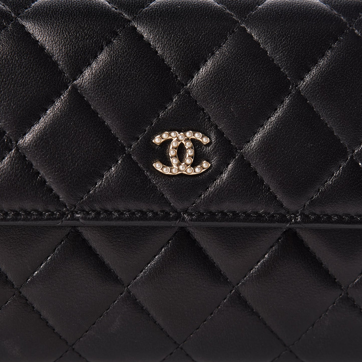 Lambskin Quilted Pearl Clutch With Chain Black