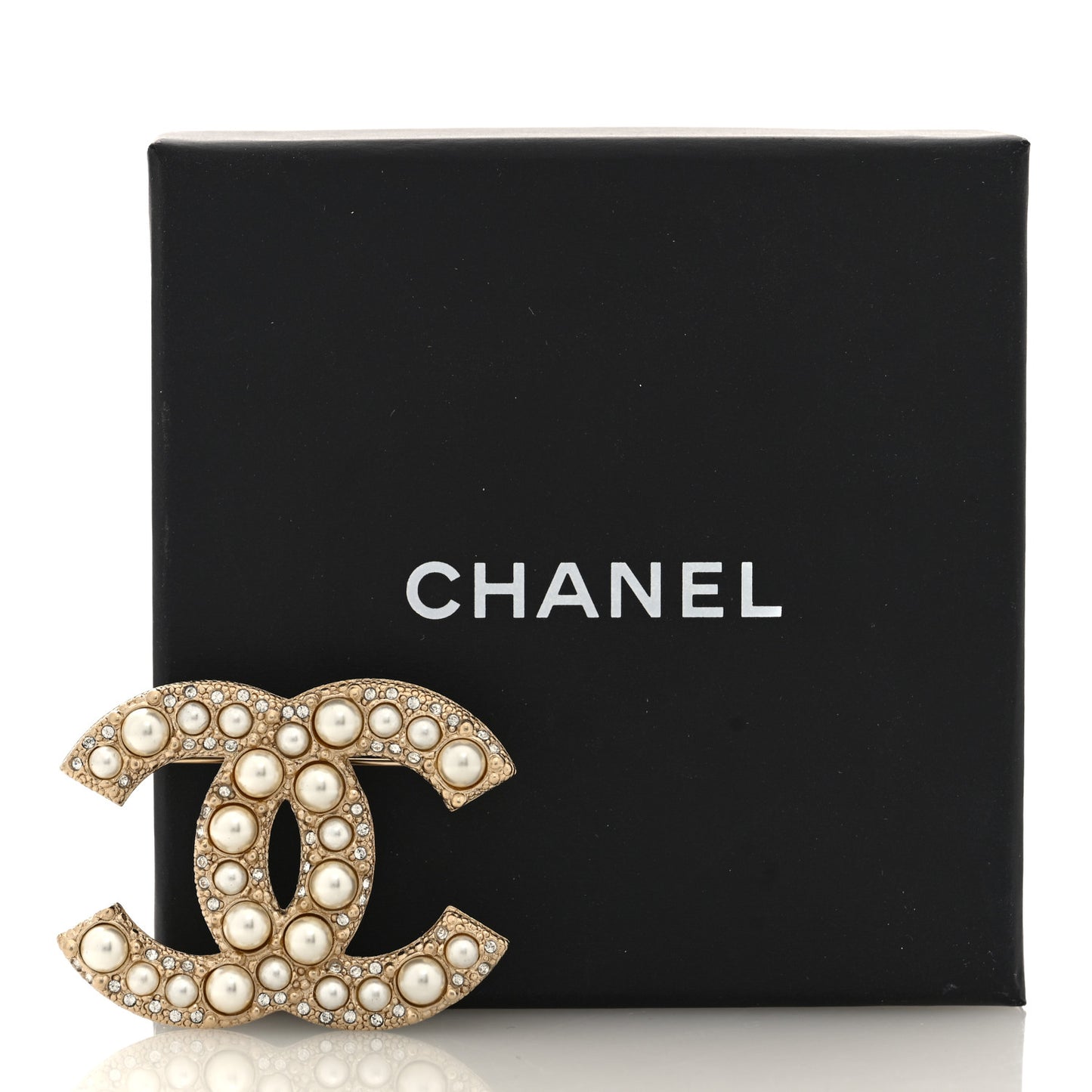 Metal Crystal Graduated Pearl CC Brooch Gold