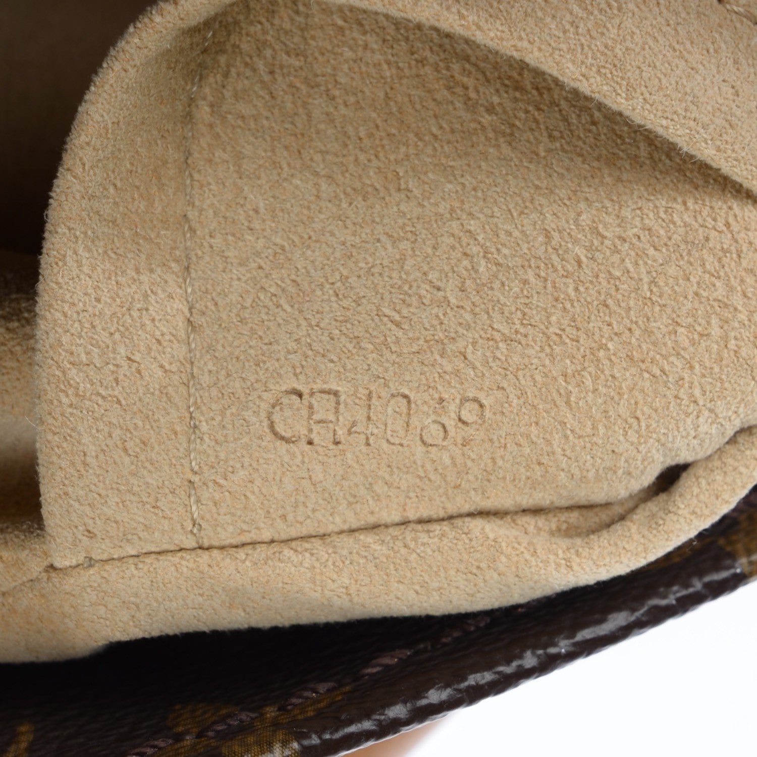 Louis Vuitton Monogram Artsy MM 7 of 7