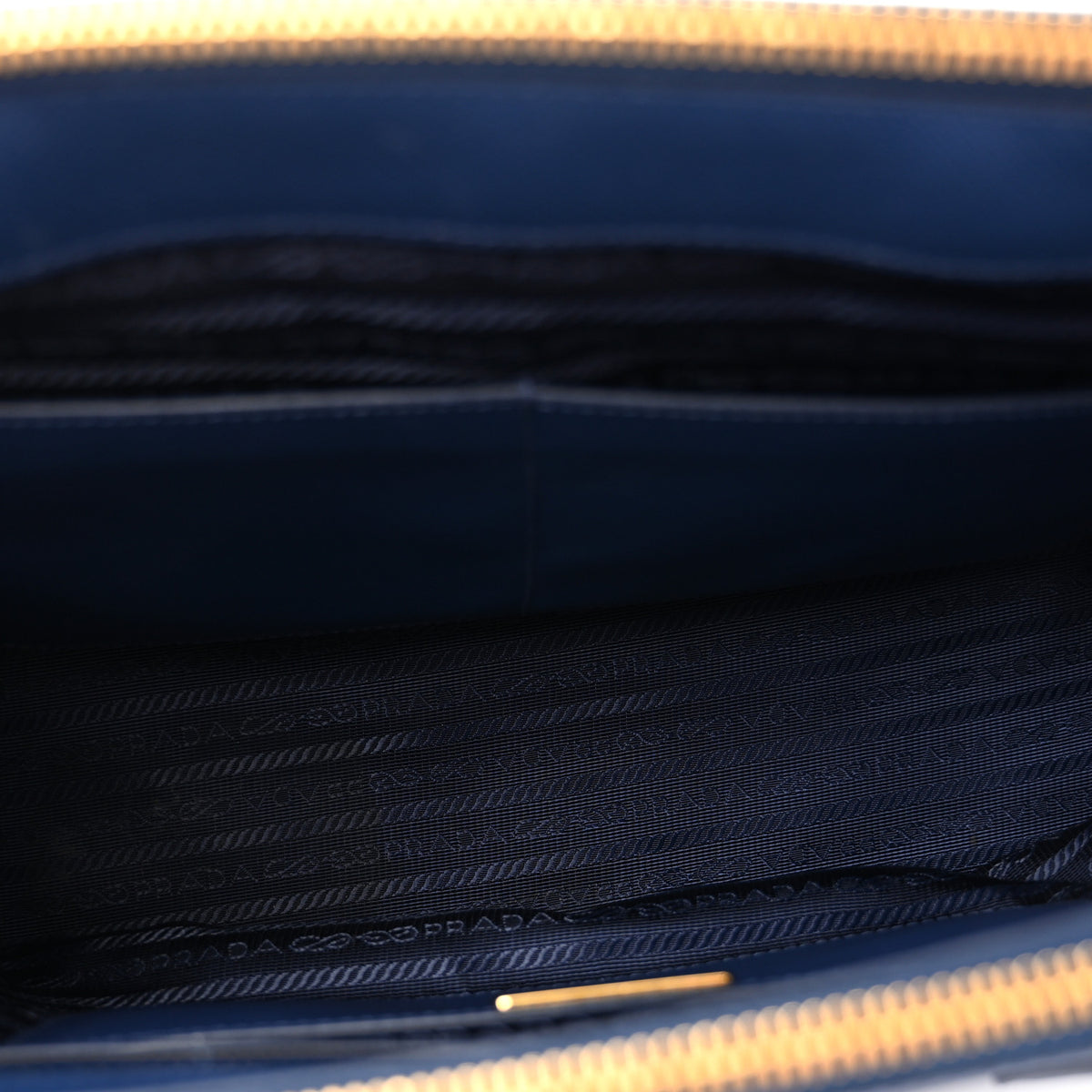 Saffiano Lux Medium Galleria Double Zip Tote Bluette