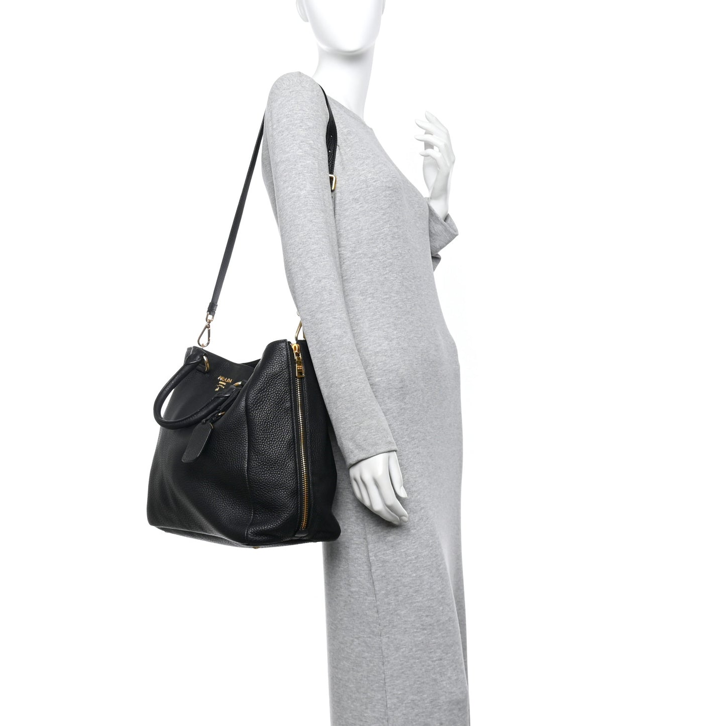 Vitello Daino Side Zip Tote Black