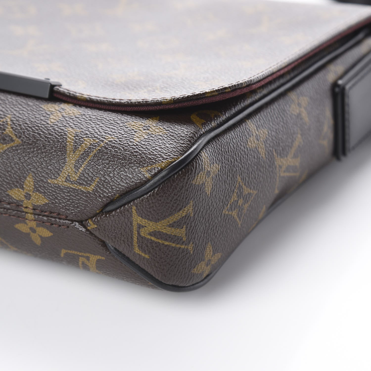Louis Vuitton Monogram Macassar District PM 6 of 7