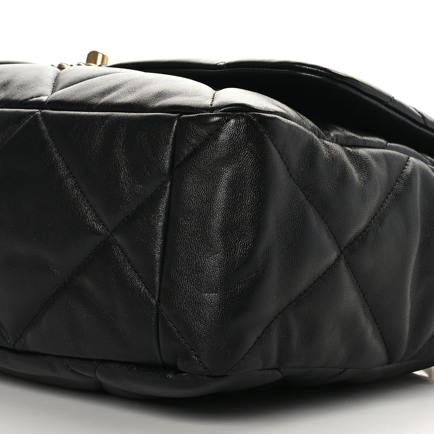 Lambskin Quilted Maxi Chanel 19 Flap Black