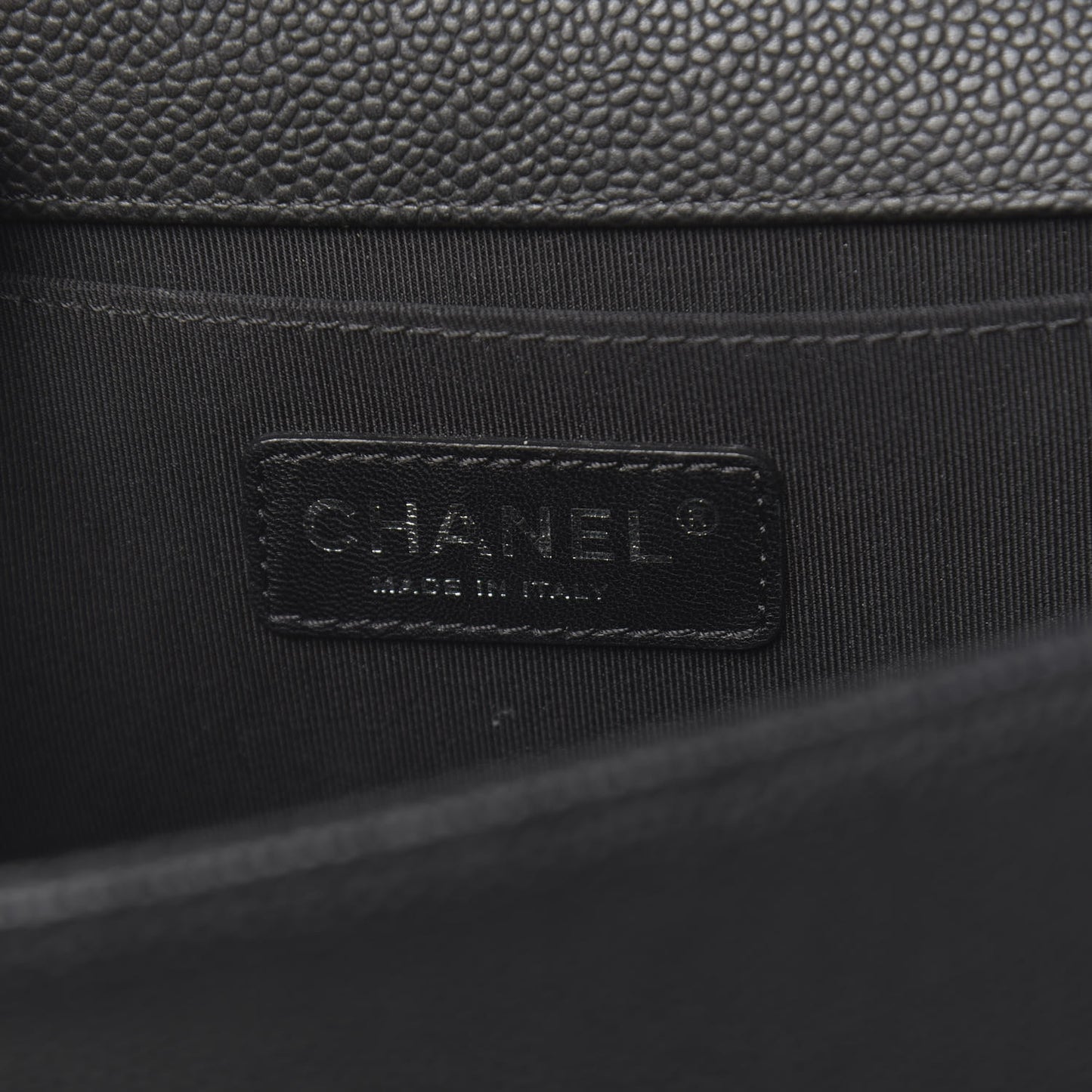 Caviar Quilted Medium Boy Flap Black