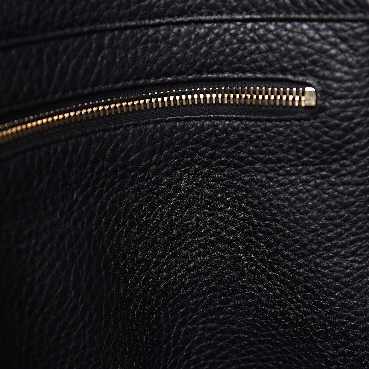 Pebbled Calfskin Medium Rockstud Tote Black