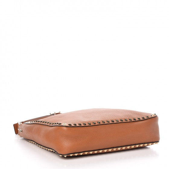 Pebbled Calfskin Large Rockstud Flip-Lock Messenger Bag Light Cuir