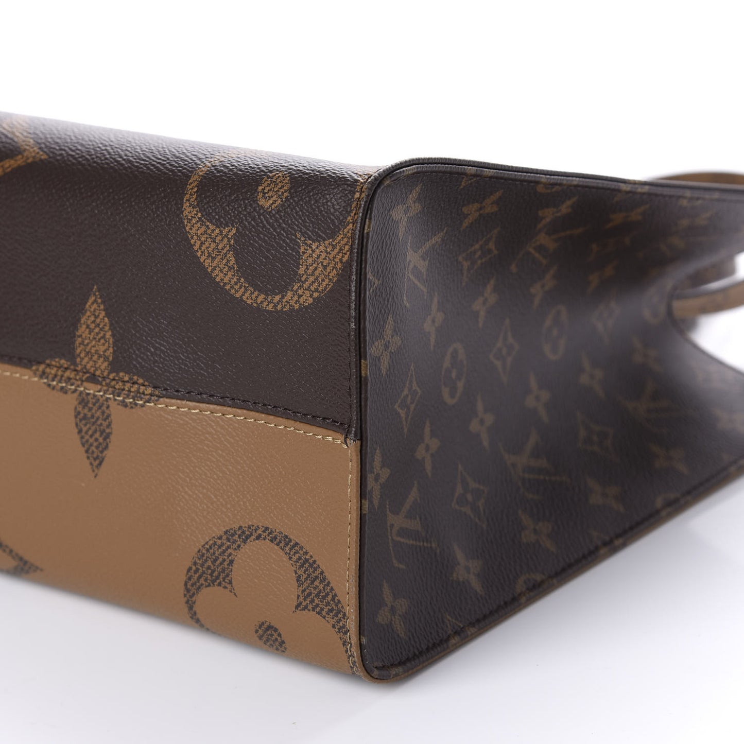 Reverse Monogram Giant Onthego MM