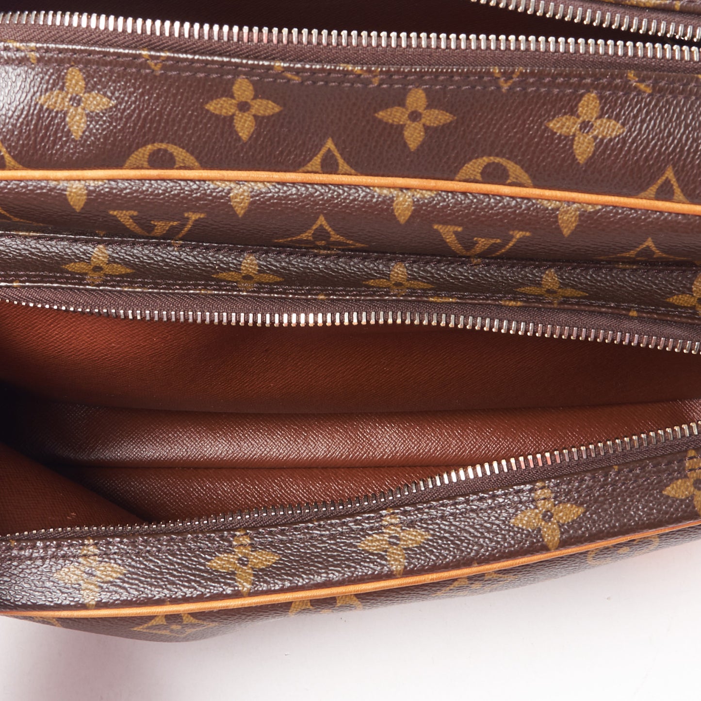 Monogram Nil 28