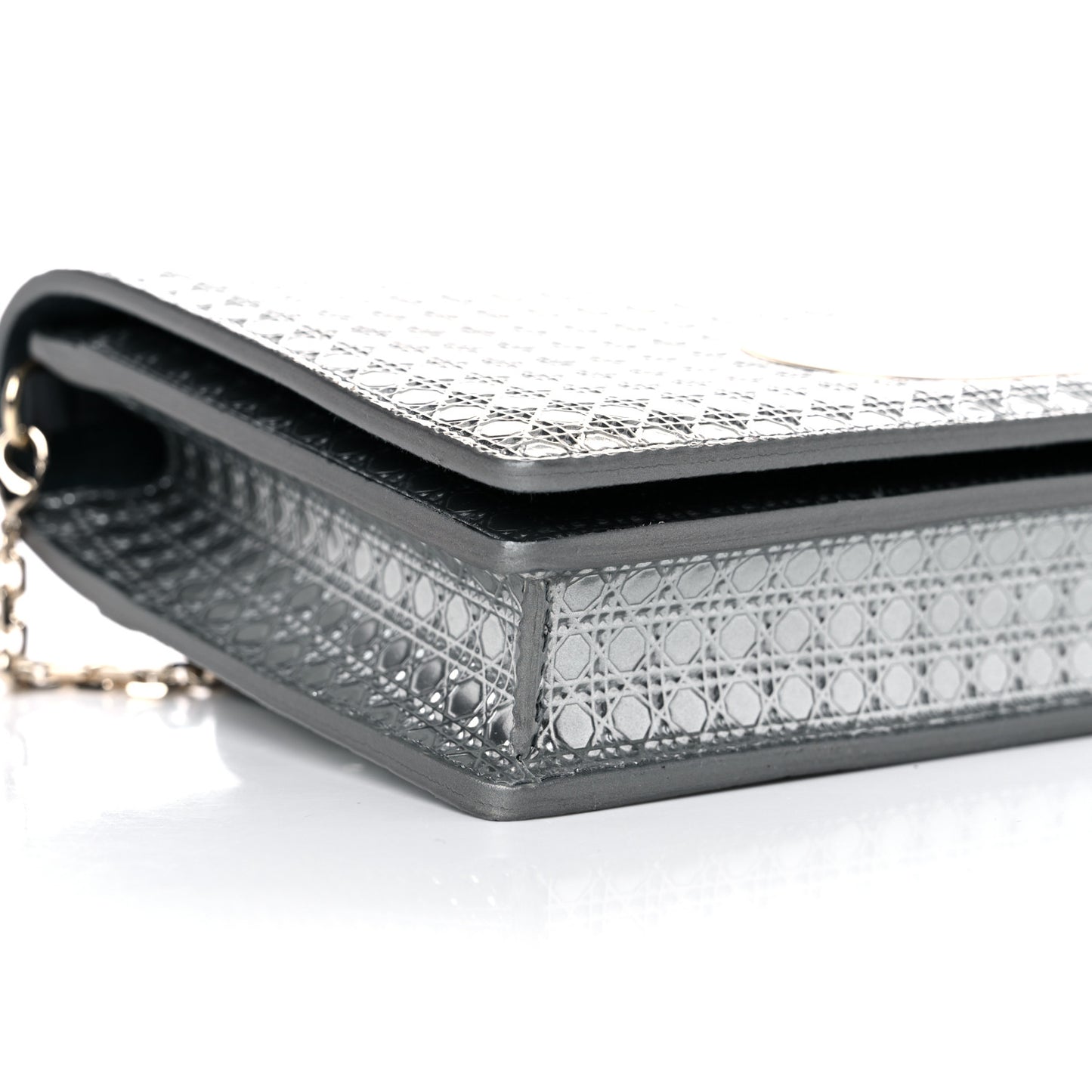 Metallic Patent Micro-Cannage 30 Montaigne 2 in 1 Pouch Silver