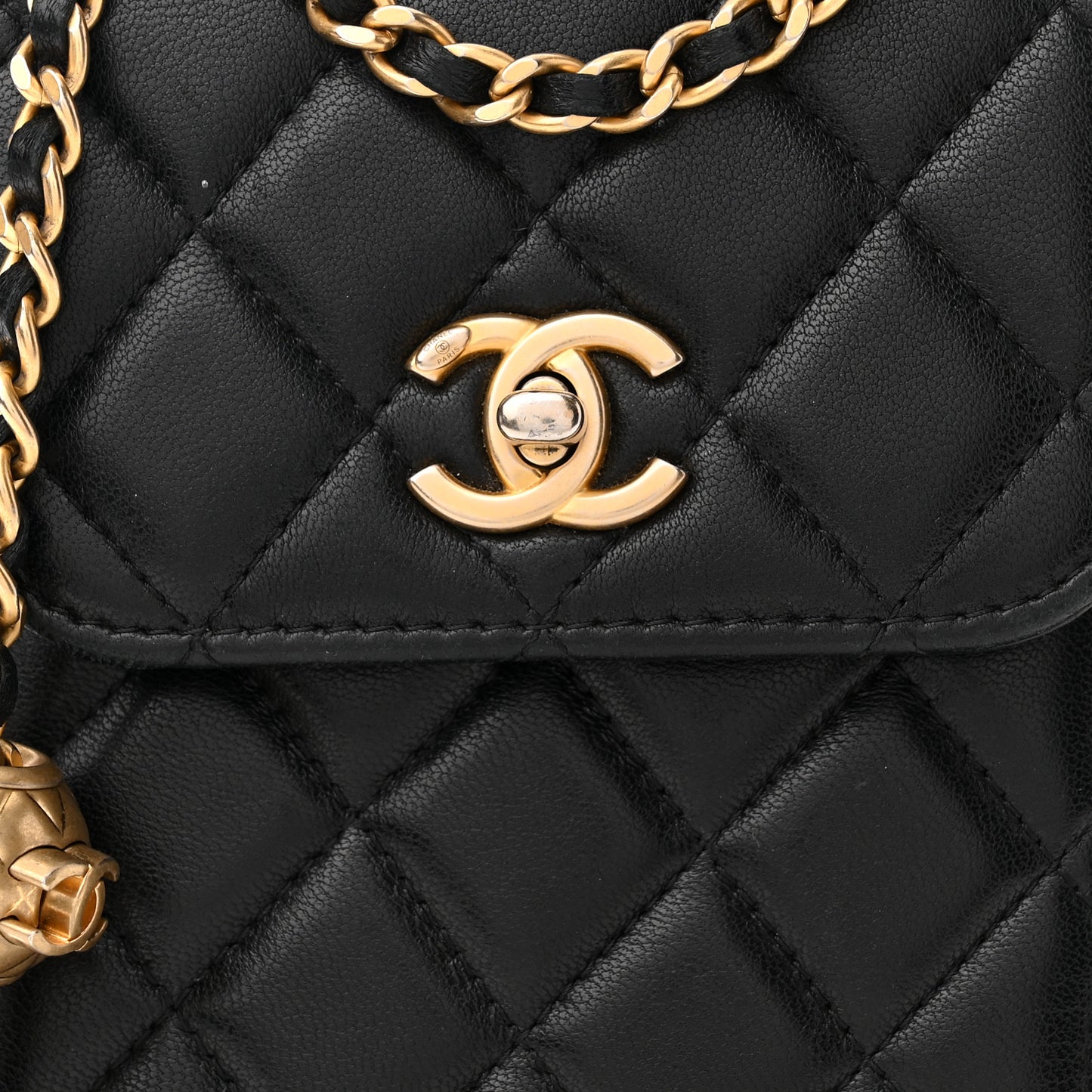Lambskin Quilted Pearl Crush Phone Holder With Chain Black