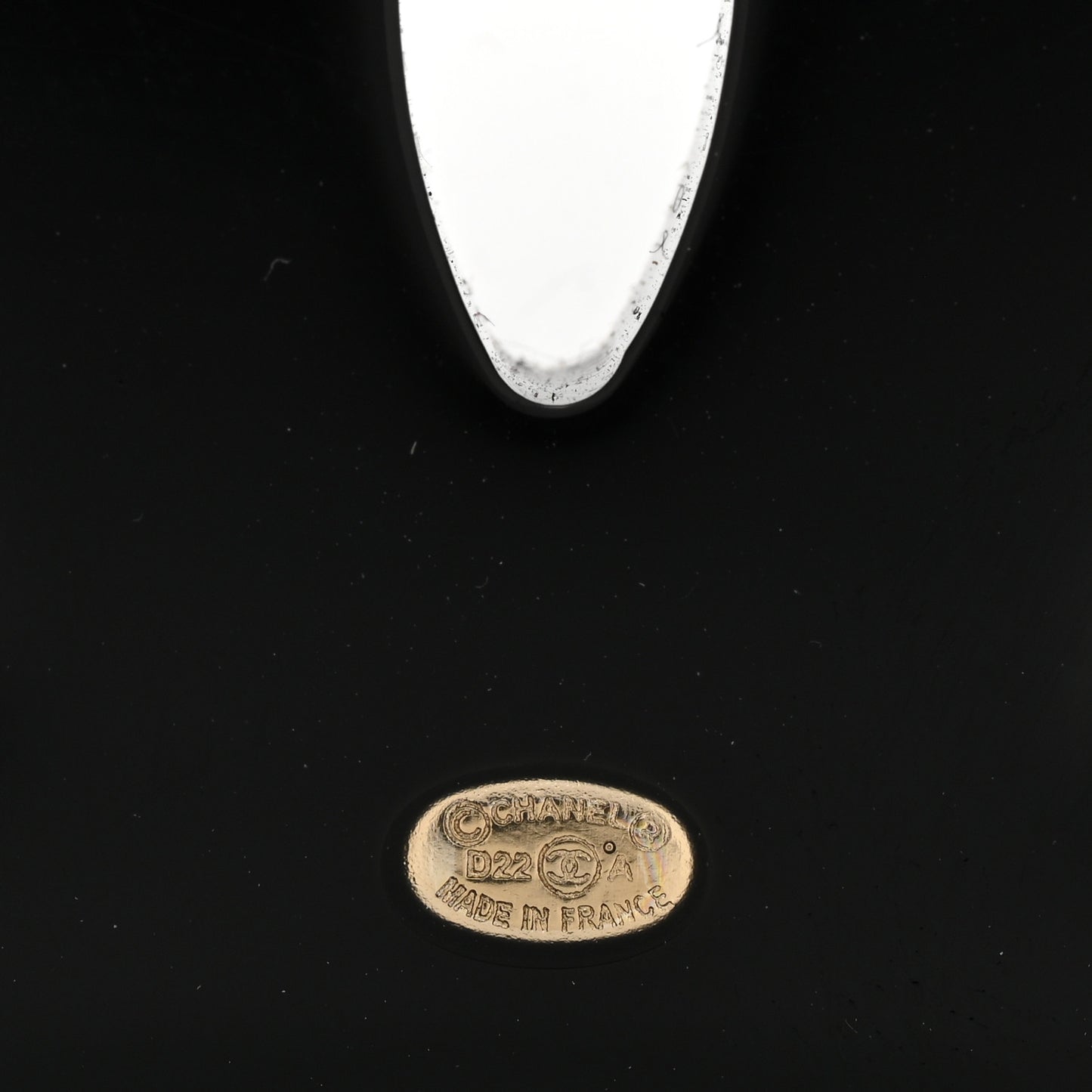 Resin Metal CC Chain Brooch Black Gold