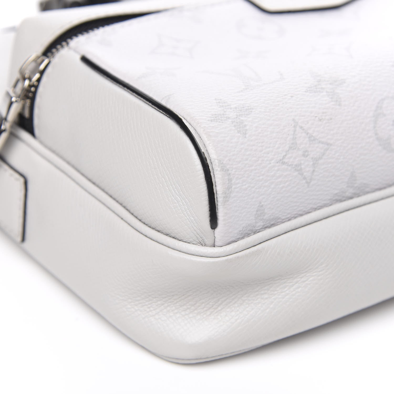 Louis Vuitton Taiga Monogram Outdoor Messenger White 7 of 9