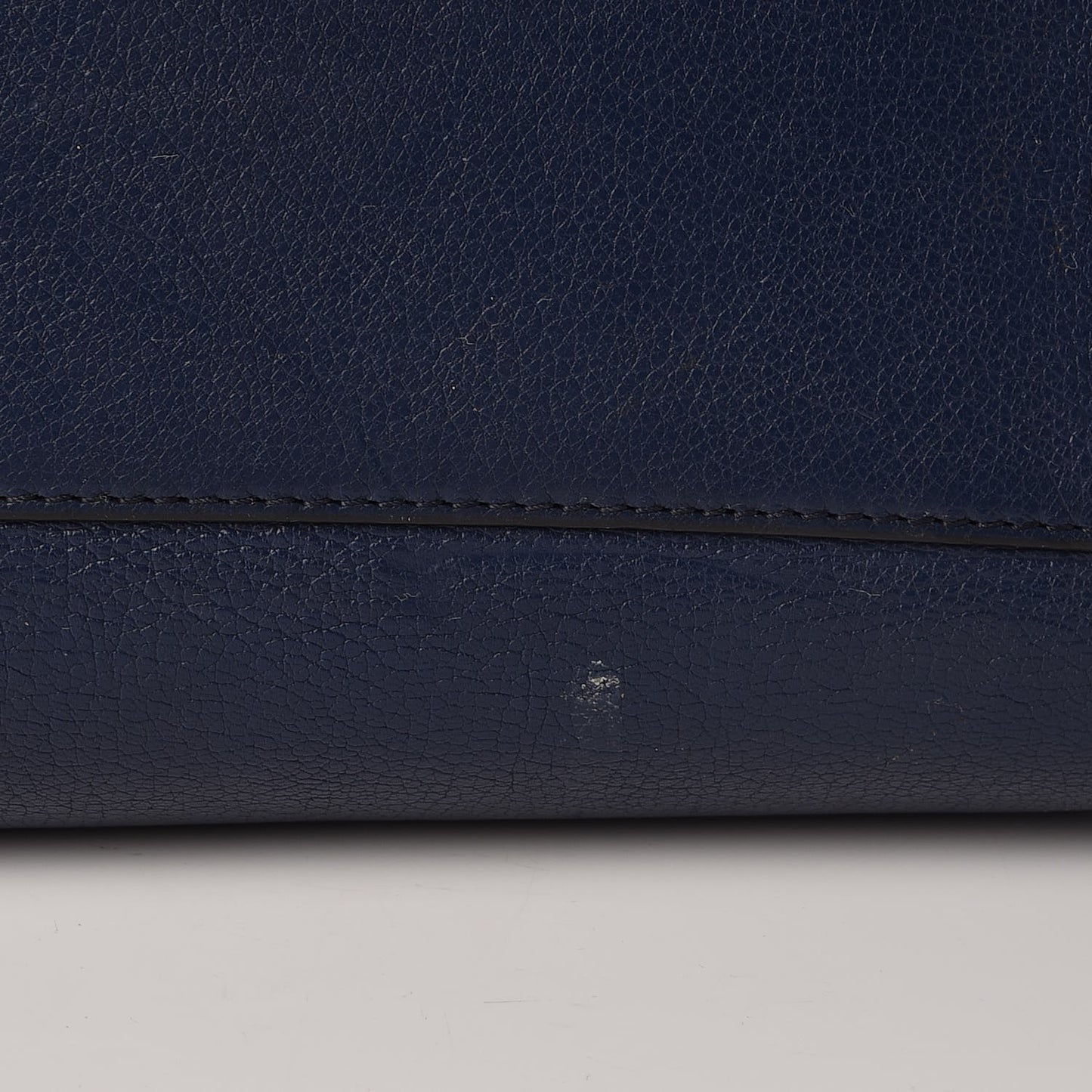 Sugar Goatskin Medium Antigona Navy