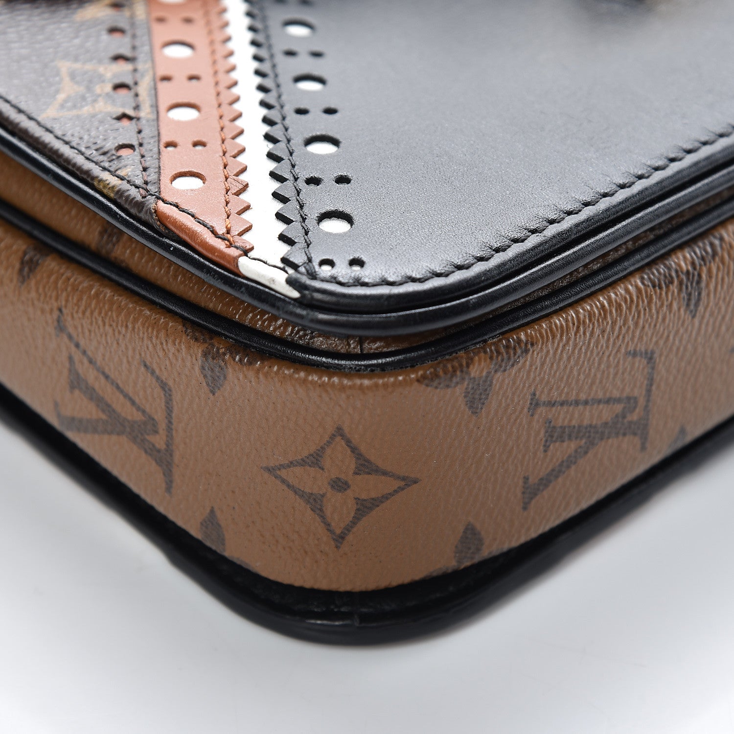 Louis Vuitton Monogram Pochette Metis MM 13 of 17