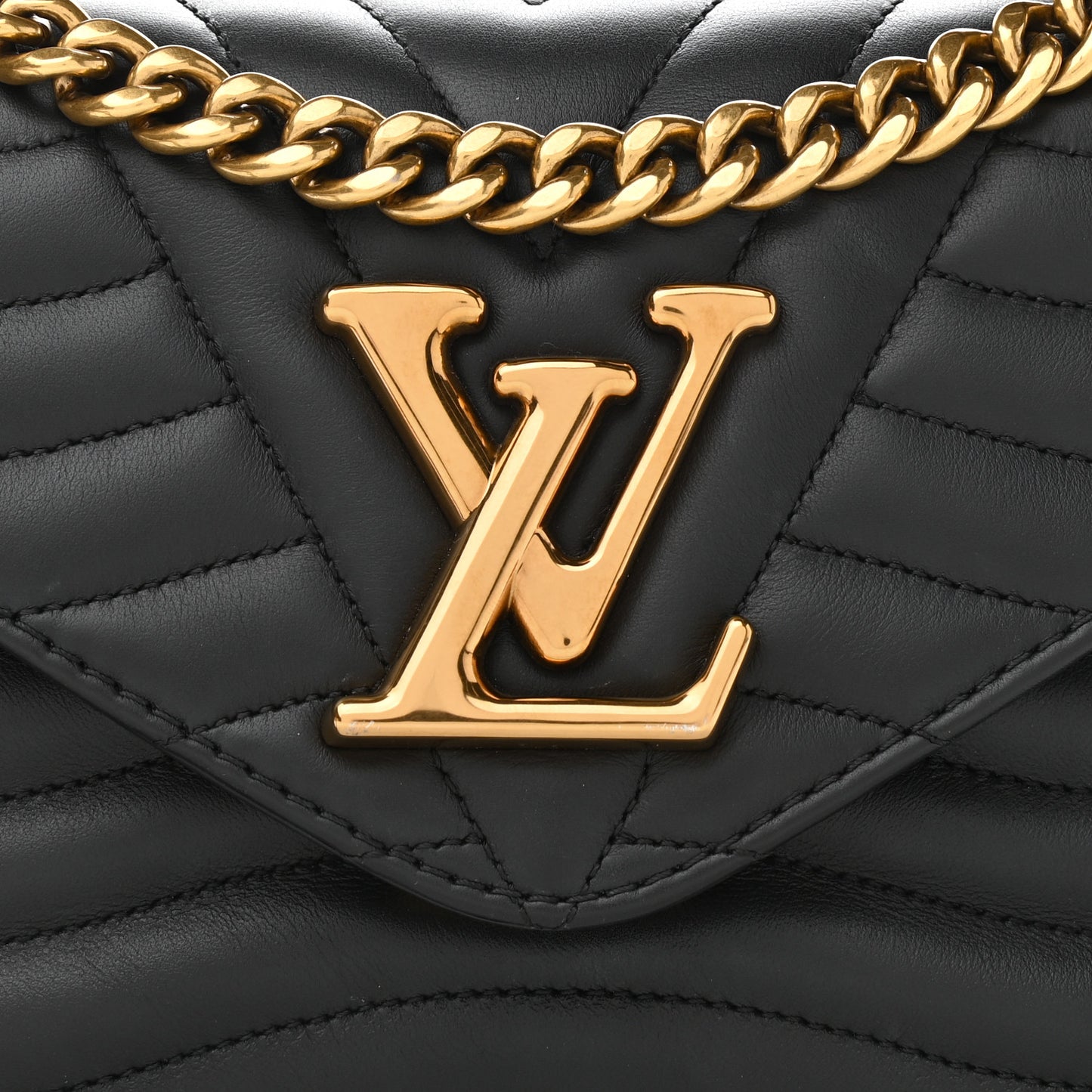 Calfskin New Wave Chain MM Black