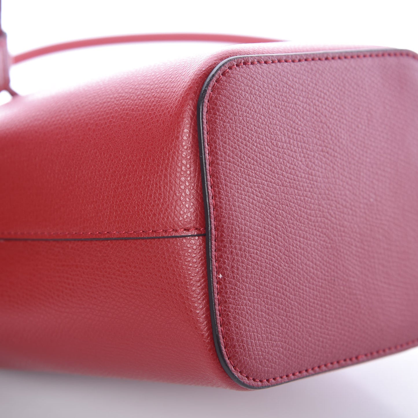 Vitello Cruise F is Fendi Mini Mon Tresor Bucket Bag Fragola