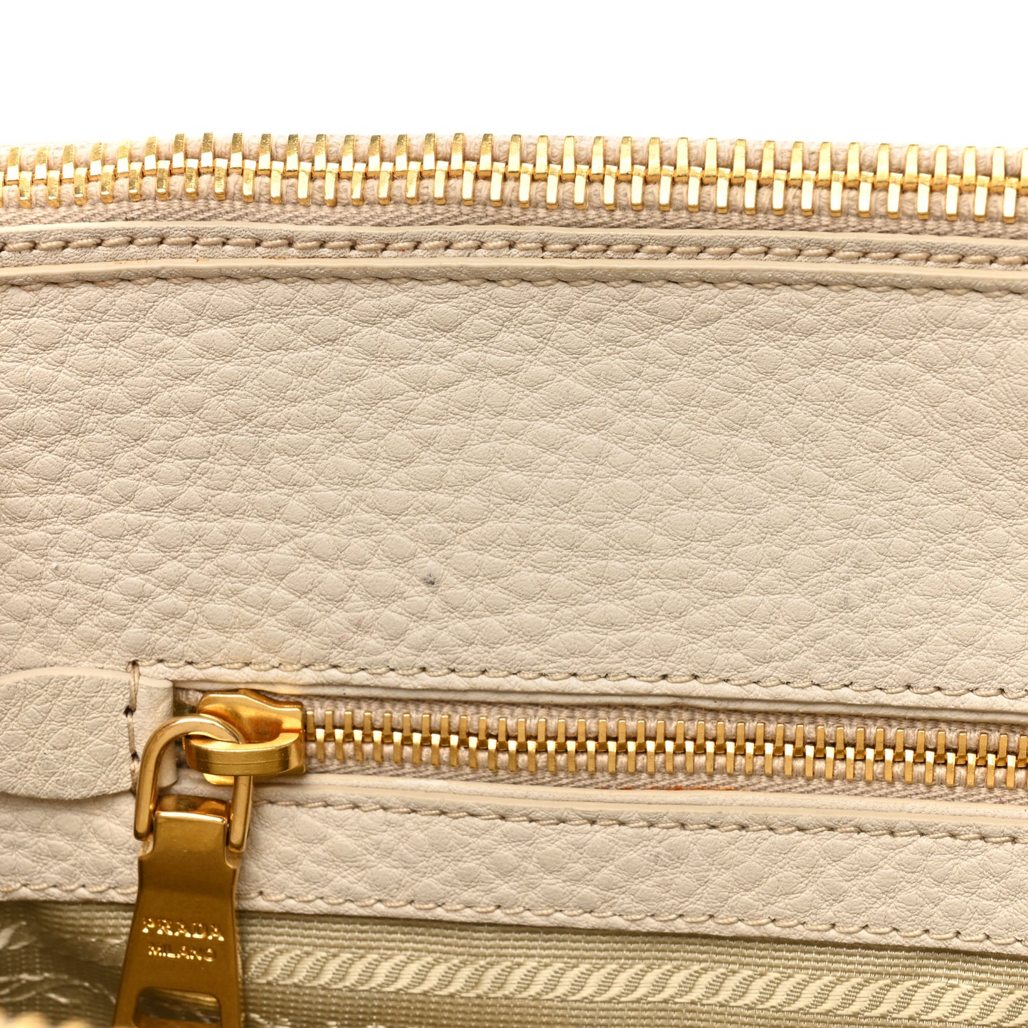 Vitello Daino Large Double Zip Tote Talco