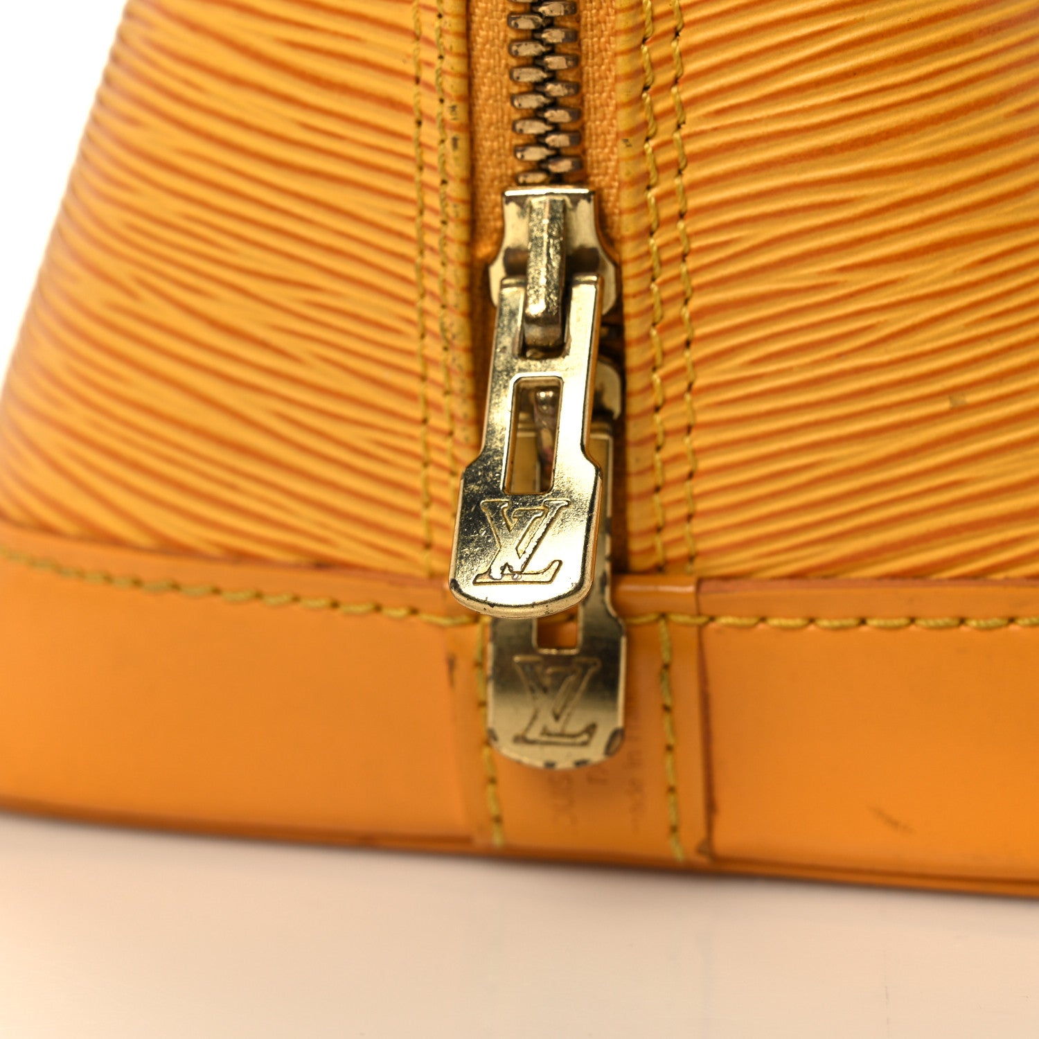 Louis Vuitton Epi Alma PM Tassil 23 of 38