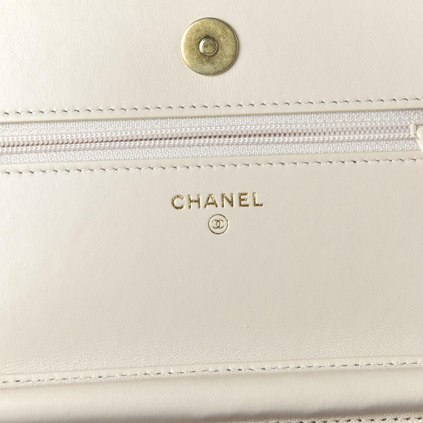 Lambskin Quilted Chain Around Wallet On Chain WOC White