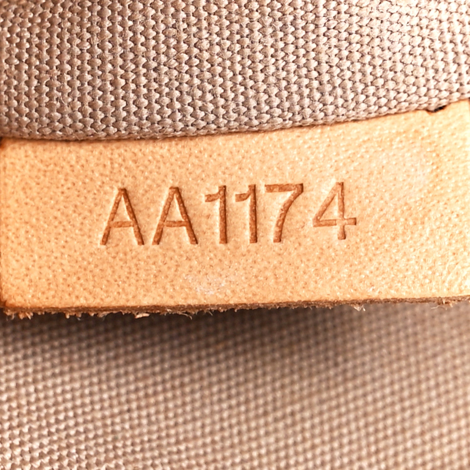 Louis Vuitton Vernis Brea MM Blanc Corail 7 of 12