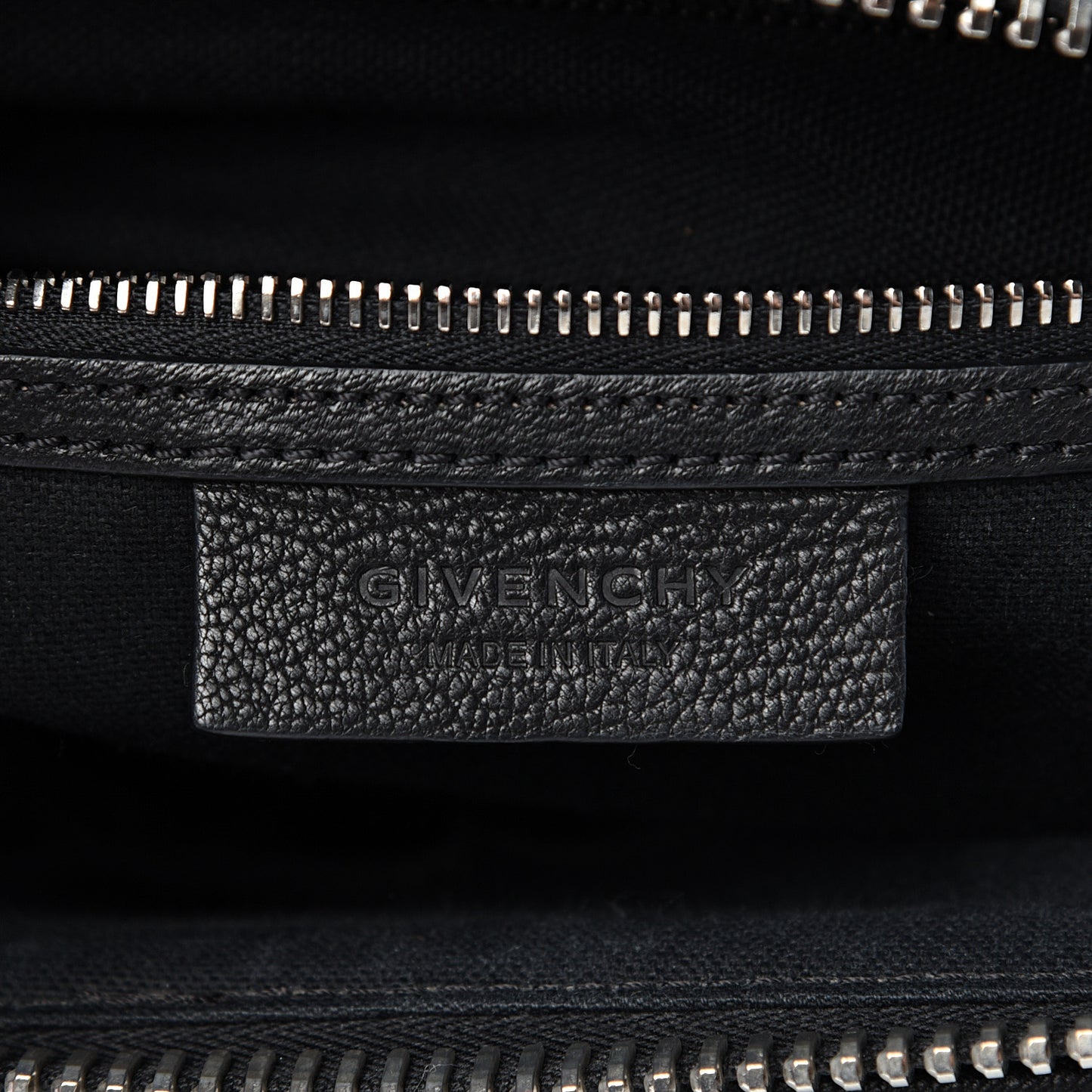 Sugar Goatskin Medium Antigona Black