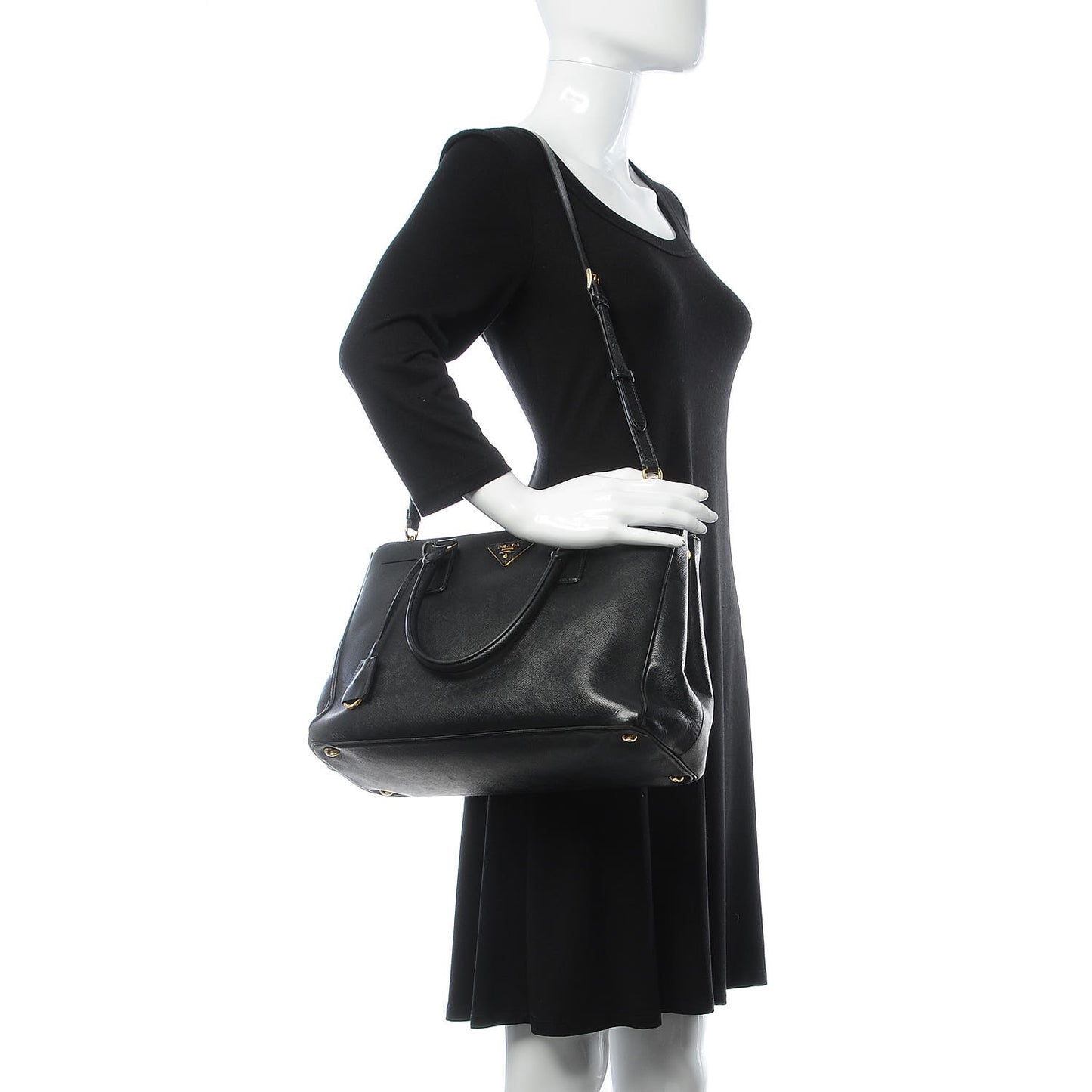 Saffiano Medium Galleria Double Zip Tote Black
