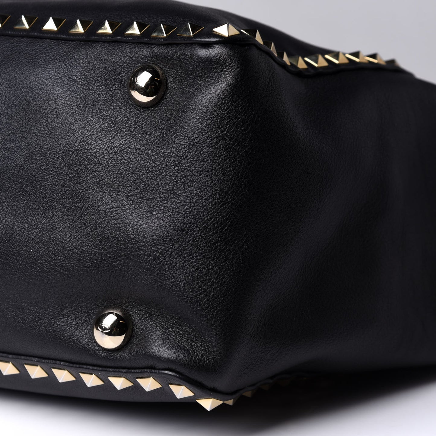 Vitello Medium Rockstud Tote Black