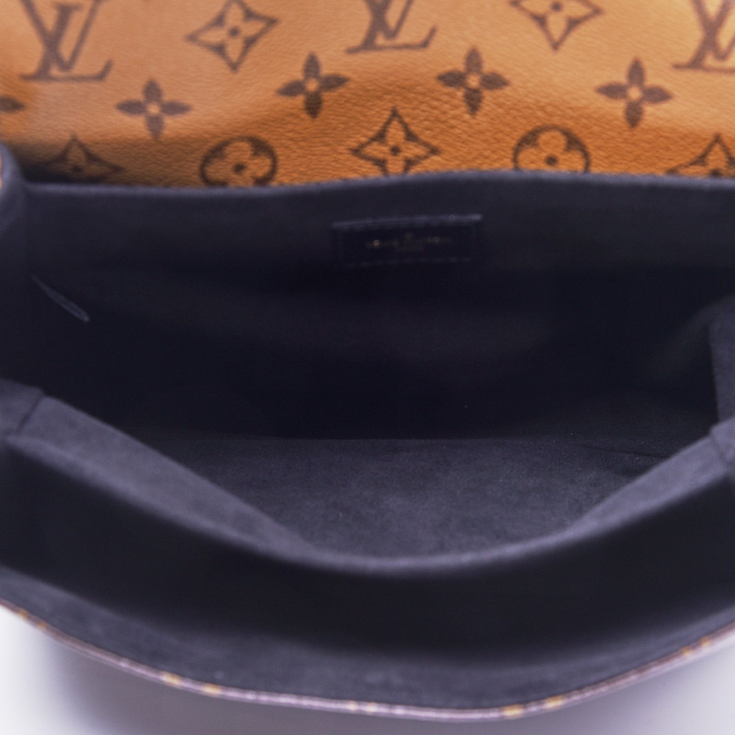 Reverse Monogram Pochette Metis