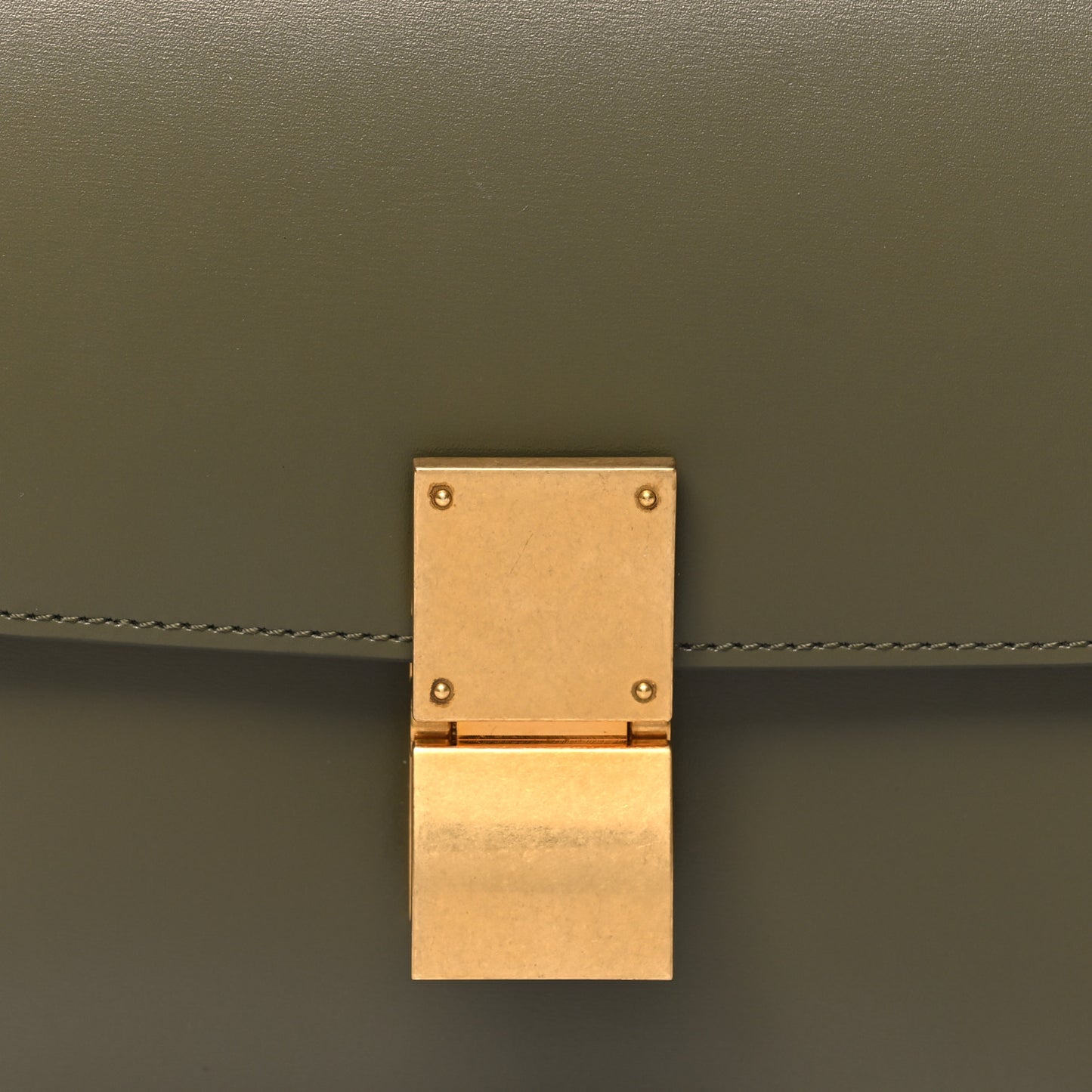 Box Calfskin Classic Box Medium Flap Bag Army Green
