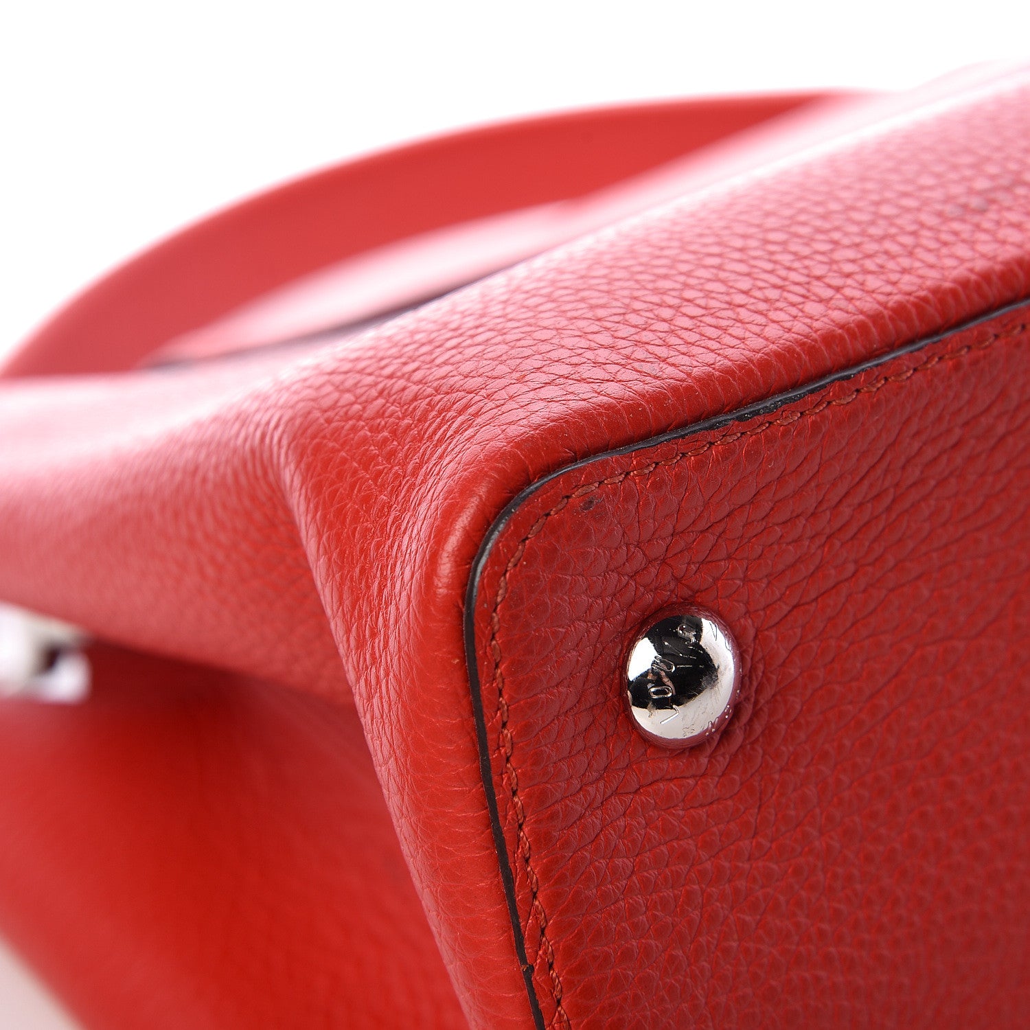 Louis Vuitton Taurillon Capucines MM Rubis 16 of 20