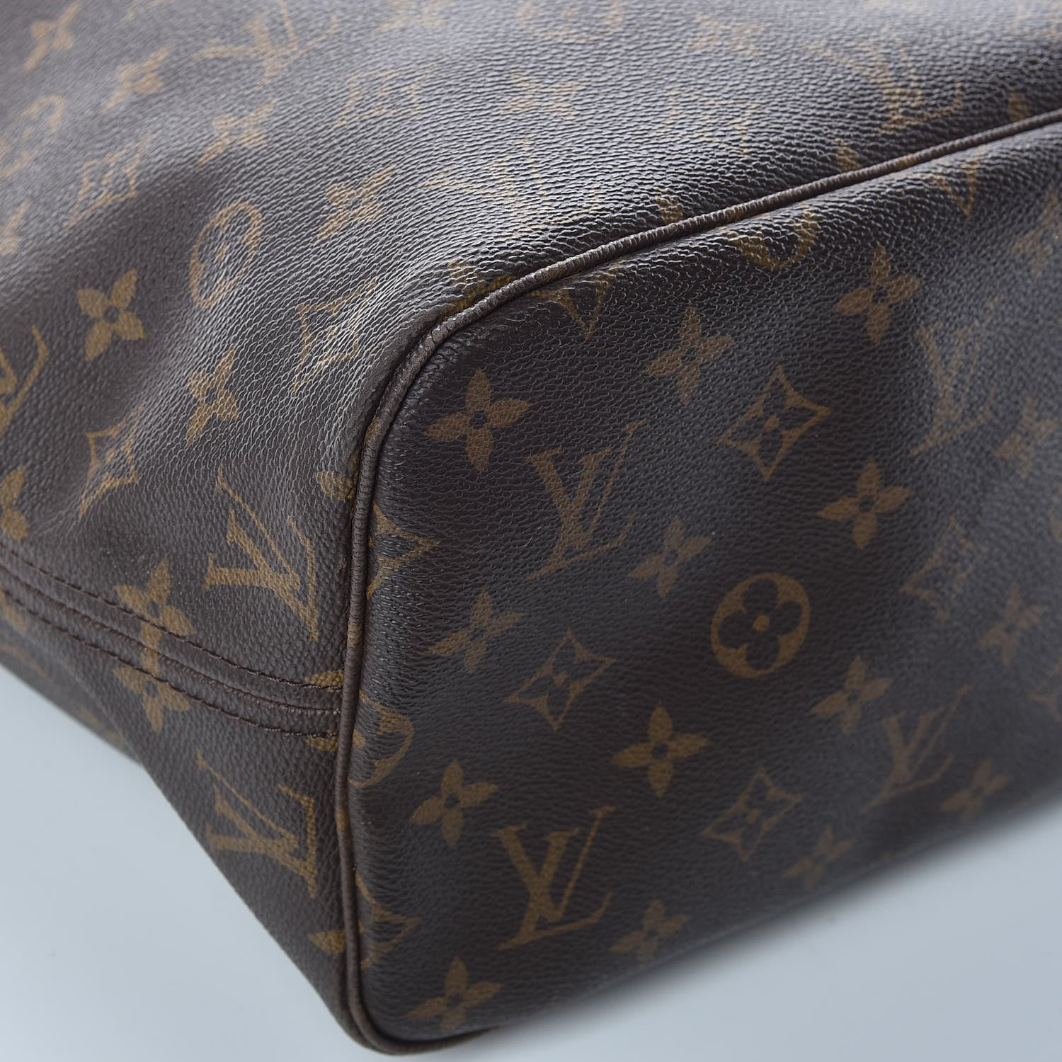 Louis Vuitton Monogram Neverfull MM 32 of 34