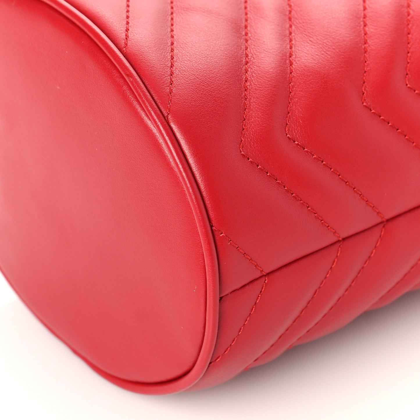Calfskin Matelasse Mini GG Marmont 2.0 Bucket Bag Hibiscus Red