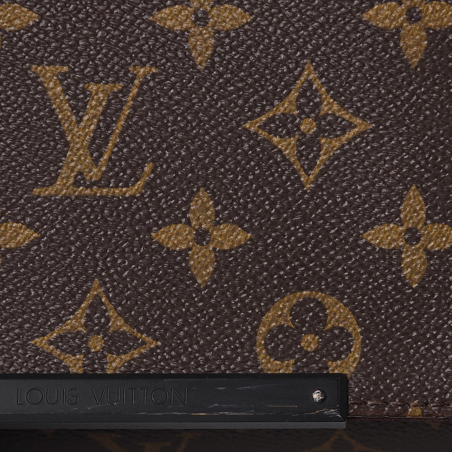 Monogram Macassar District PM